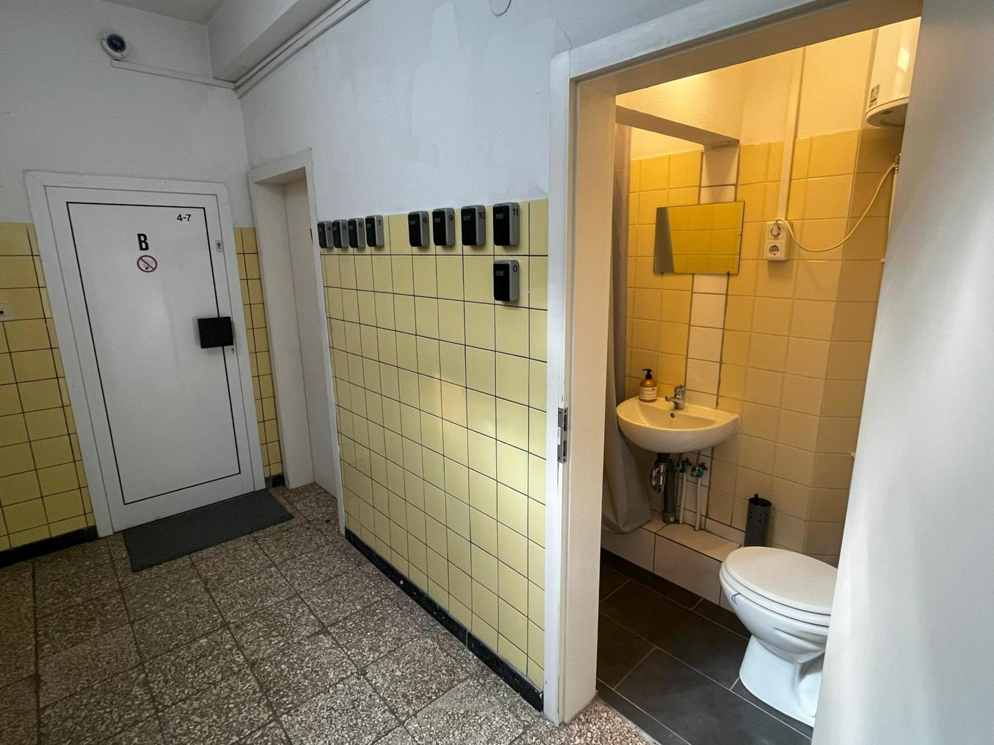 Spacious In Cologne, Near The Cathedral Apartamento Colónia