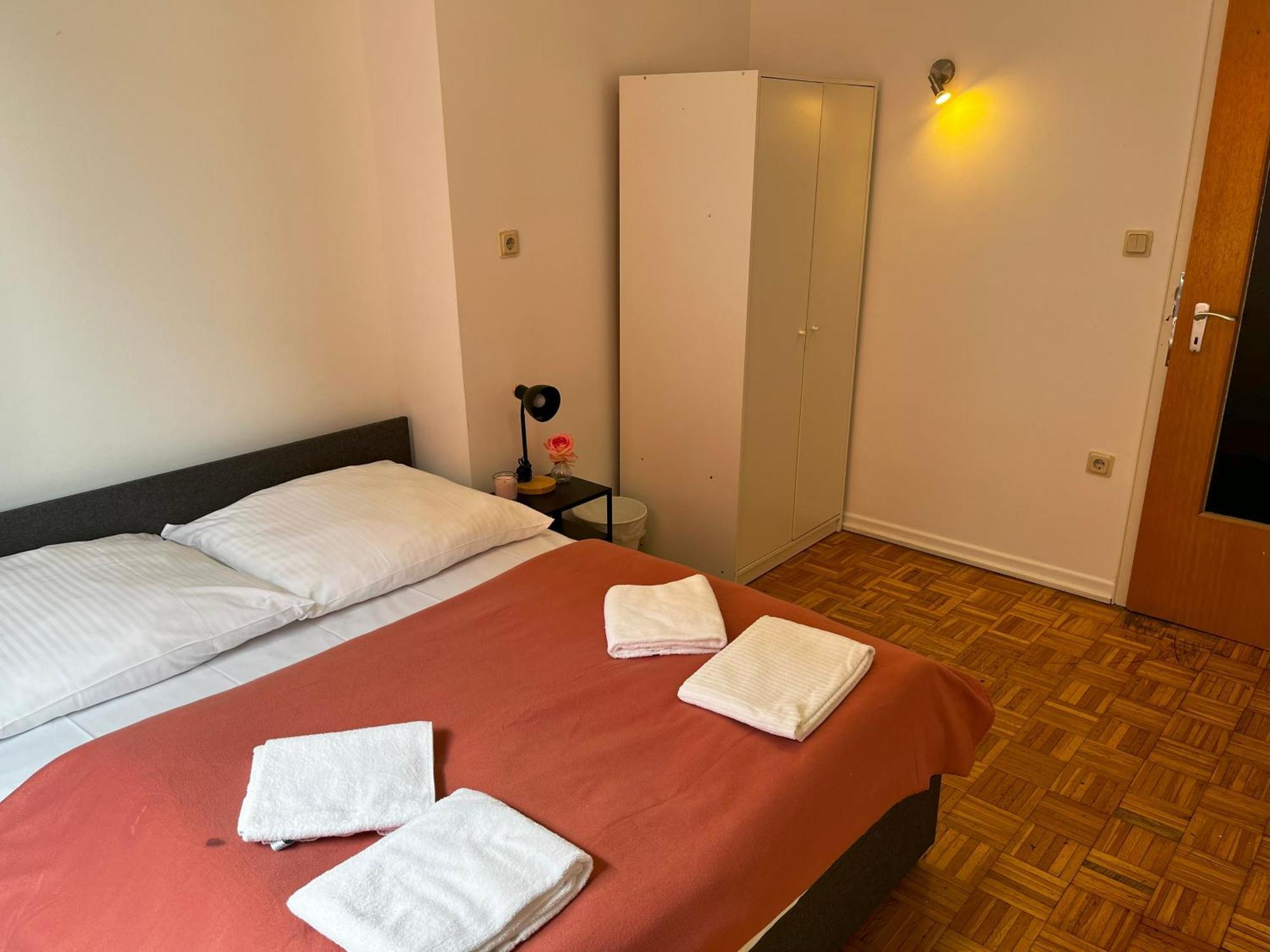 Spacious In Cologne, Near The Cathedral Colónia