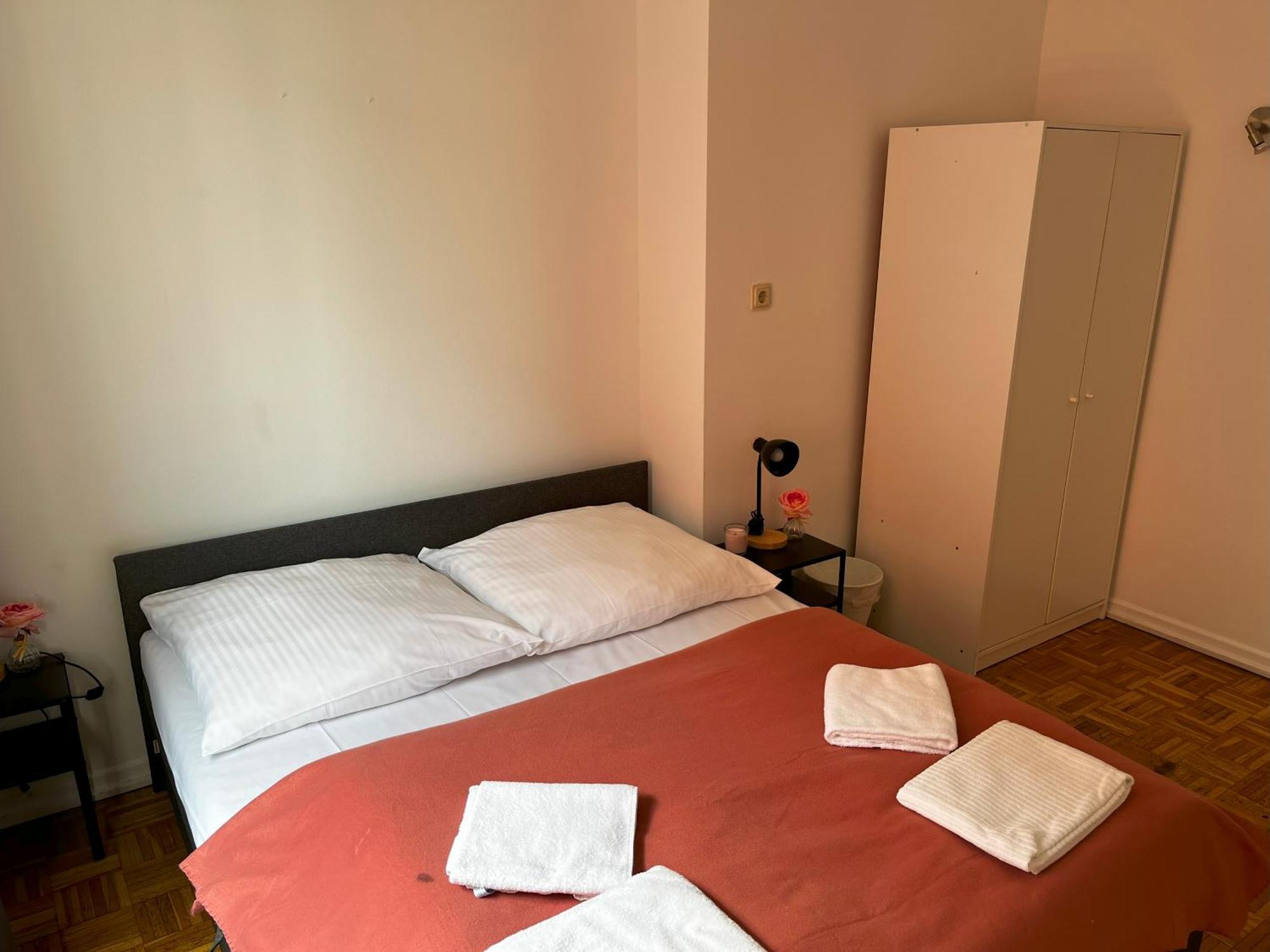 Spacious In Cologne, Near The Cathedral Apartamento Colónia