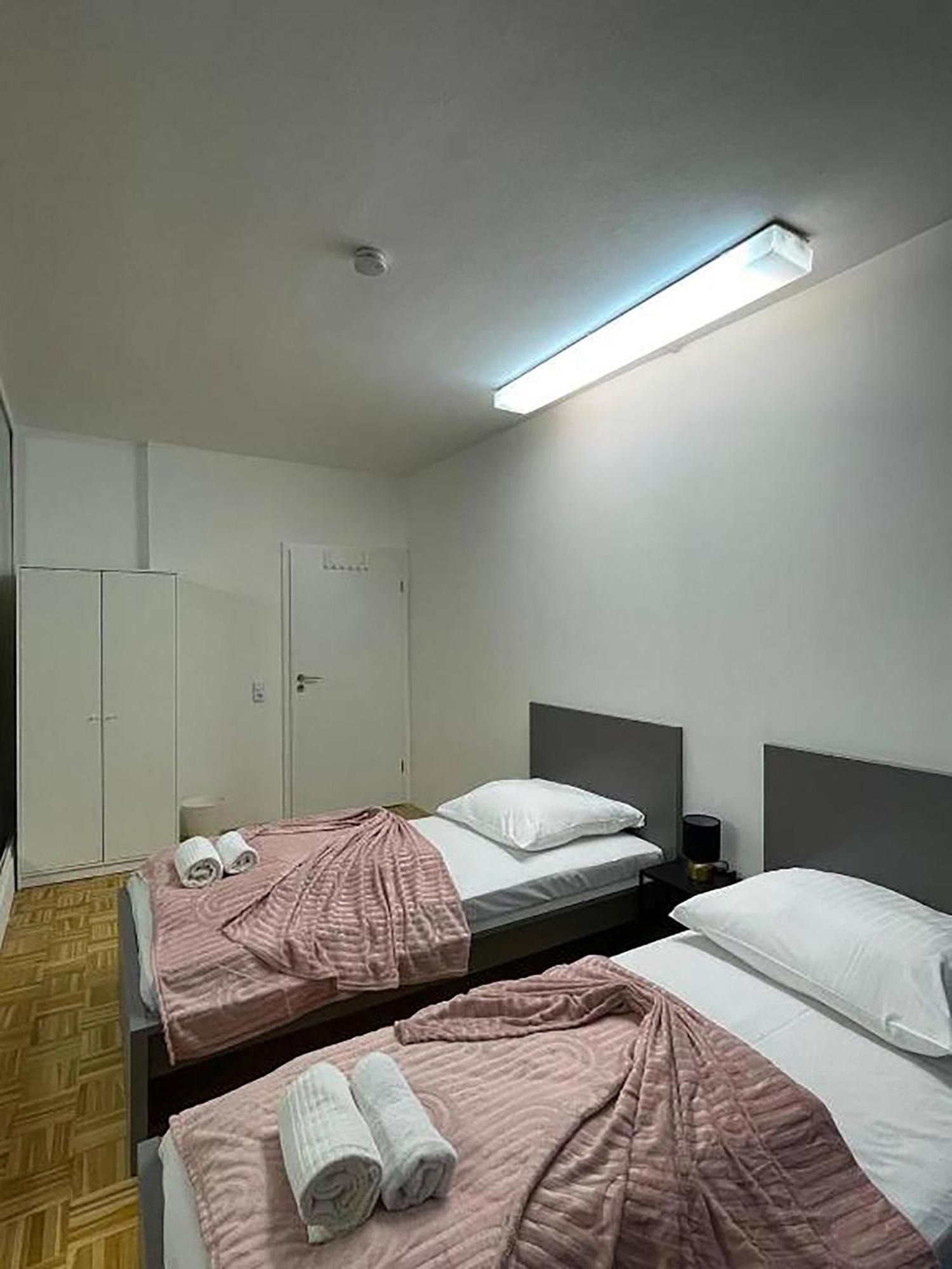 Spacious In Cologne, Near The Cathedral * Colónia